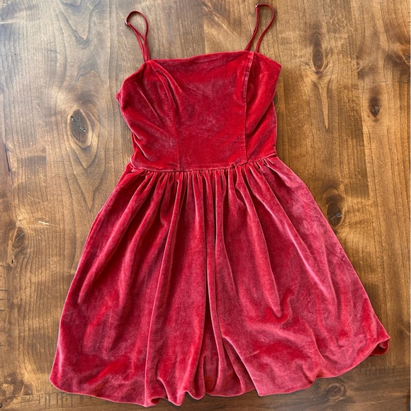 Abercrombie & Fitch Red Velvet Bubble Hem Mini Dress - Picture 2 of 4